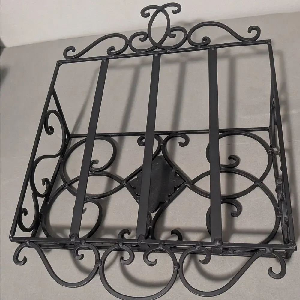 Vtg Ornate Black Cast Iron Scroll Wall Basket Magazine Letter Holder Medallion